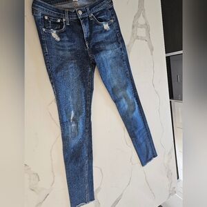 Rag & Bone jeans with distressed look. Fitted with a little stretch